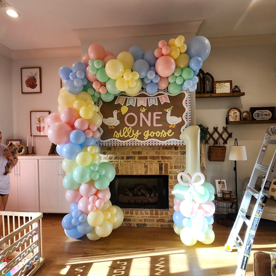Mantle Balloon Décor